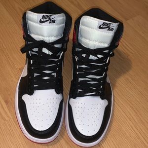 Jordan 1 retro high satin black toe